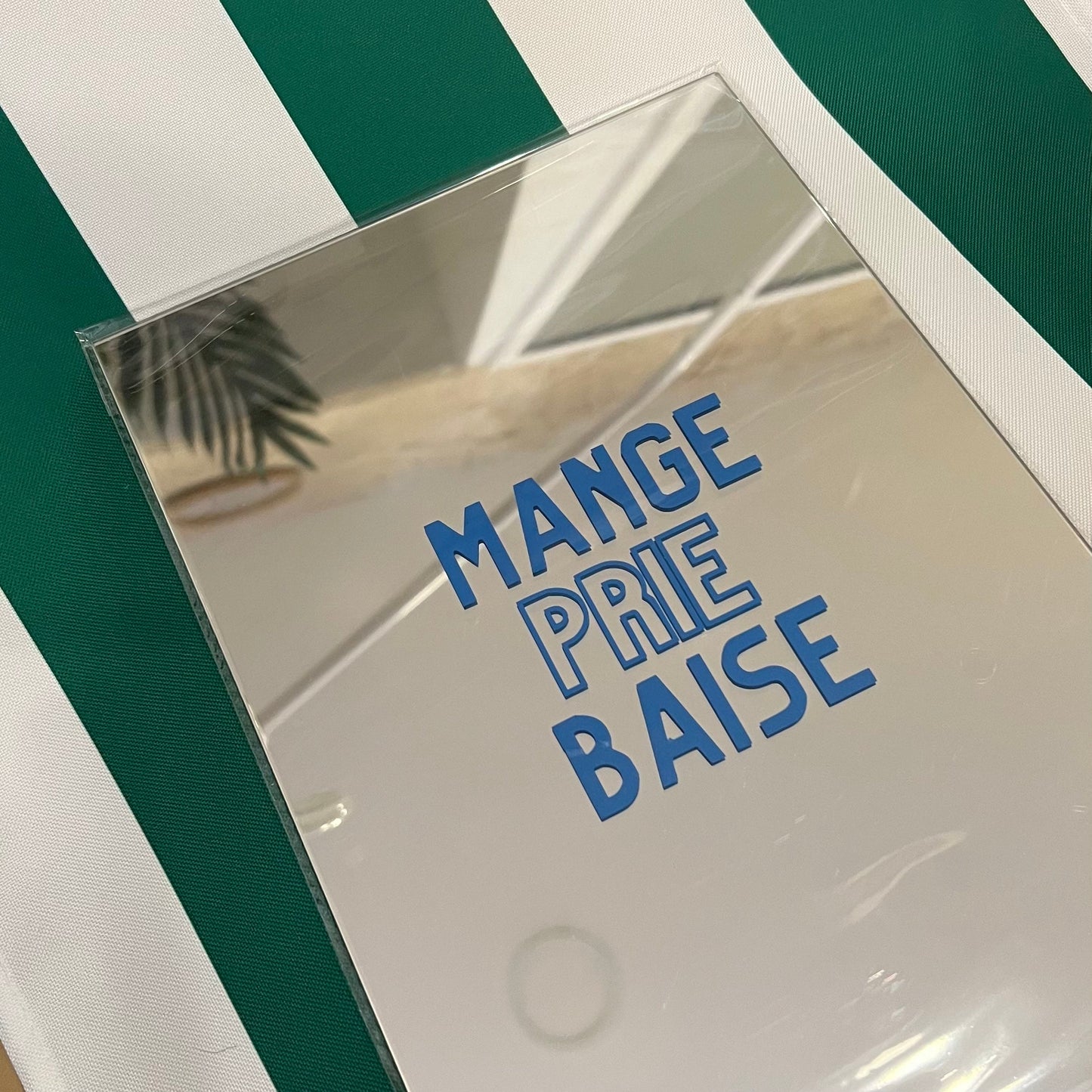 Mange, Prie, Baise